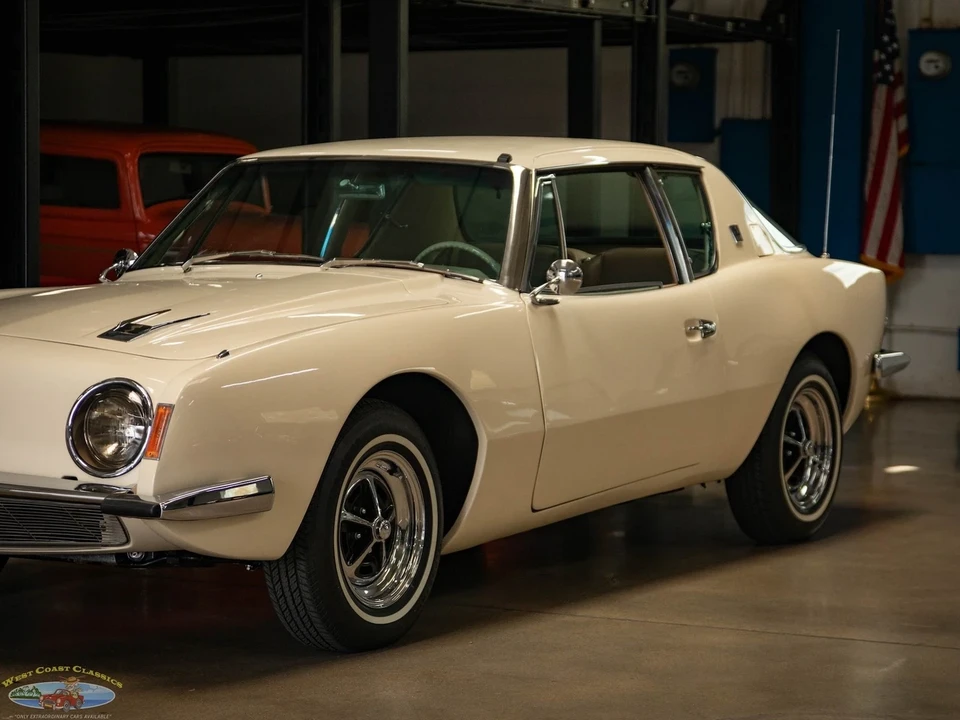 1963 Studebaker Avanti - Image 10 of 21