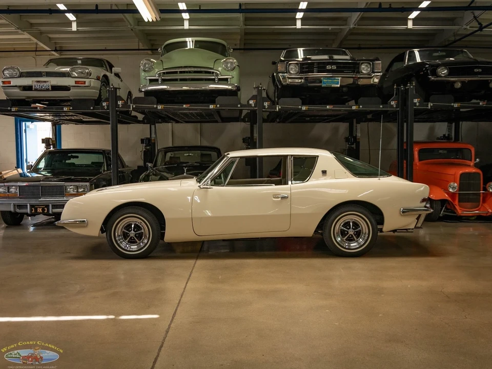 1963 Studebaker Avanti - Image 7 of 21