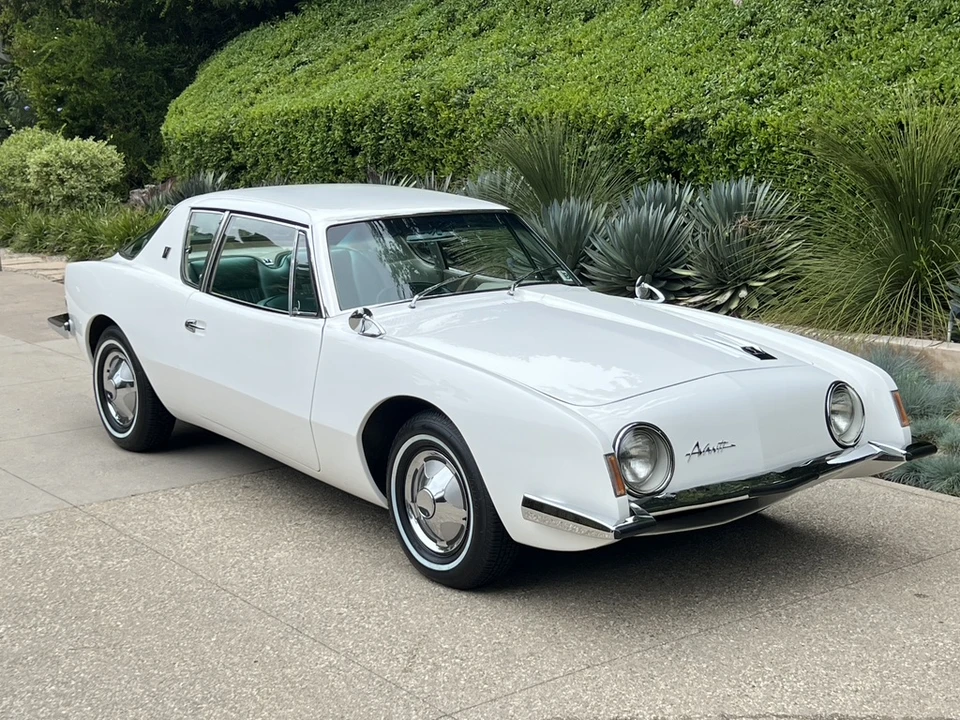 1963 Studebaker Avanti - Image 14 of 31