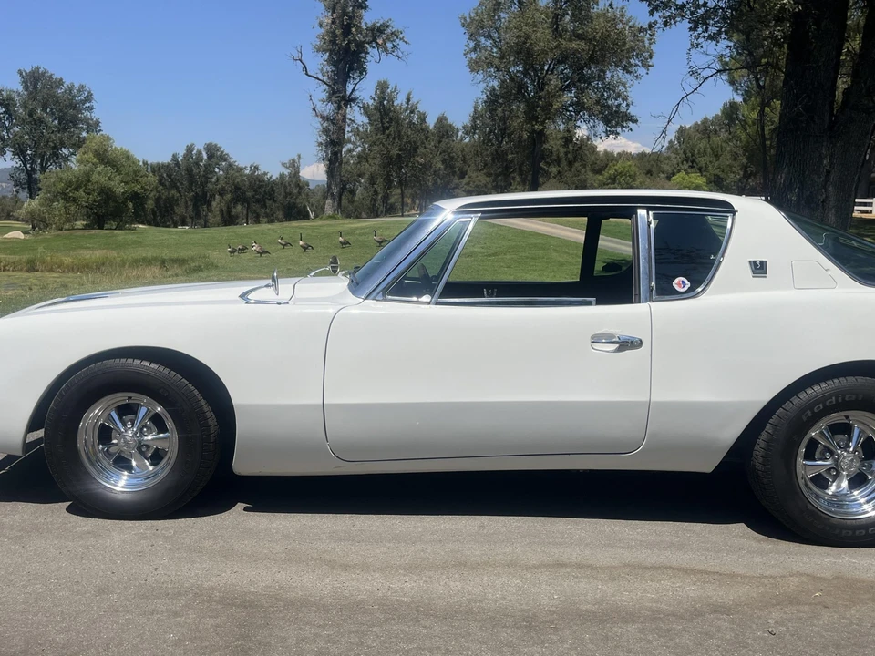 1963 Studebaker Avanti - Image 9 of 31