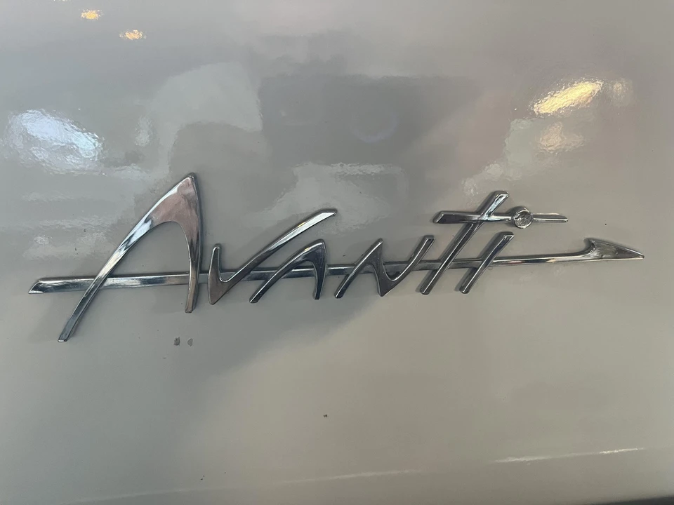 1963 Studebaker Avanti - Image 12 of 31