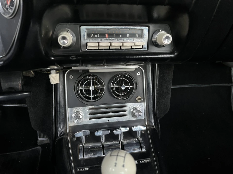 1963 Studebaker Avanti - Image 23 of 31