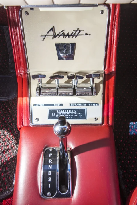 1963 Studebaker Avanti - Image 17 of 31