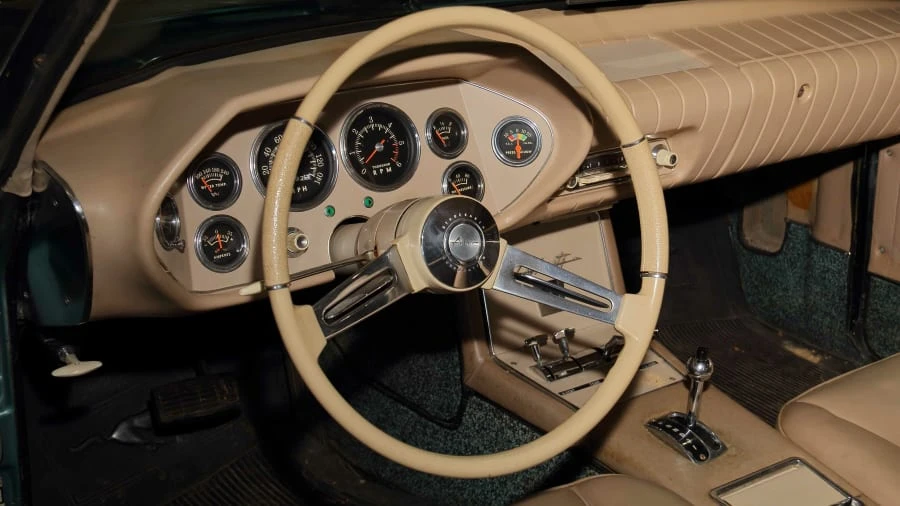 1963 Studebaker Avanti - Image 10 of 16