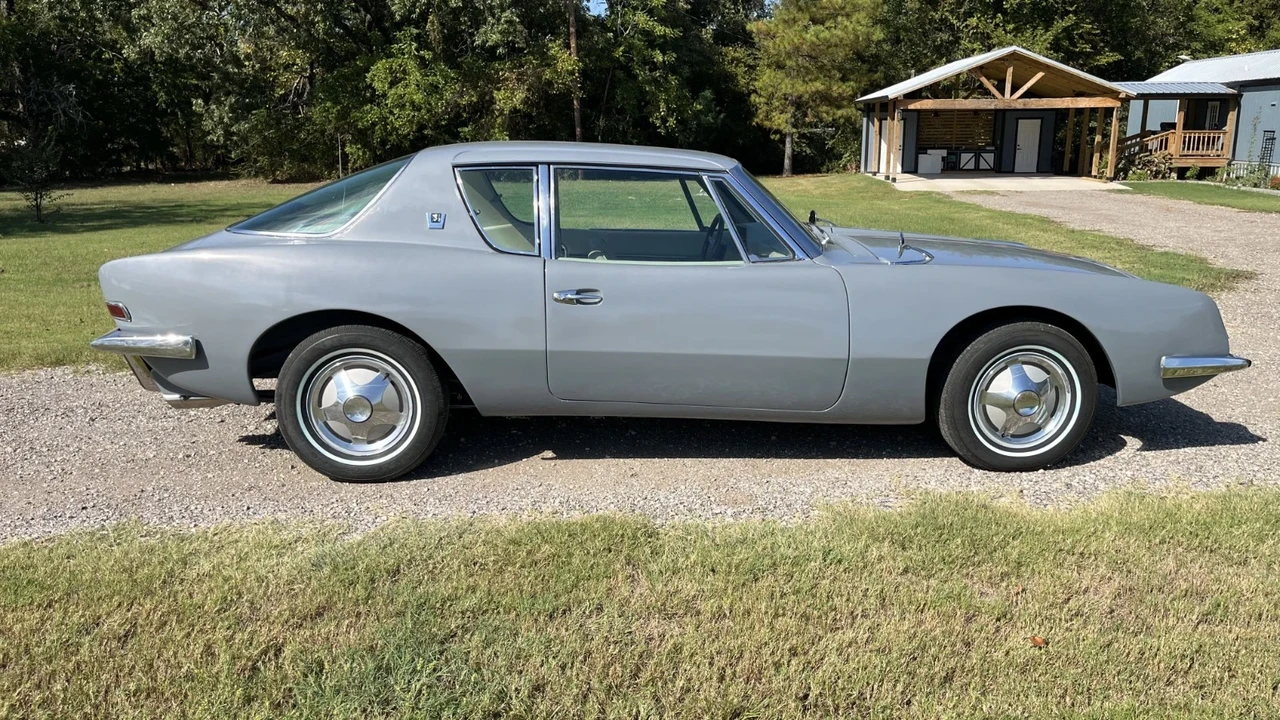 1963 Studebaker Avanti - Image 6 of 21