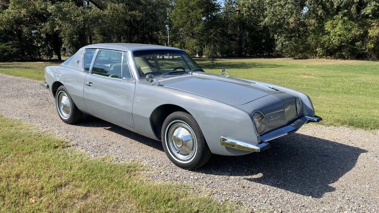 1963 Studebaker Avanti - Image 7 of 21