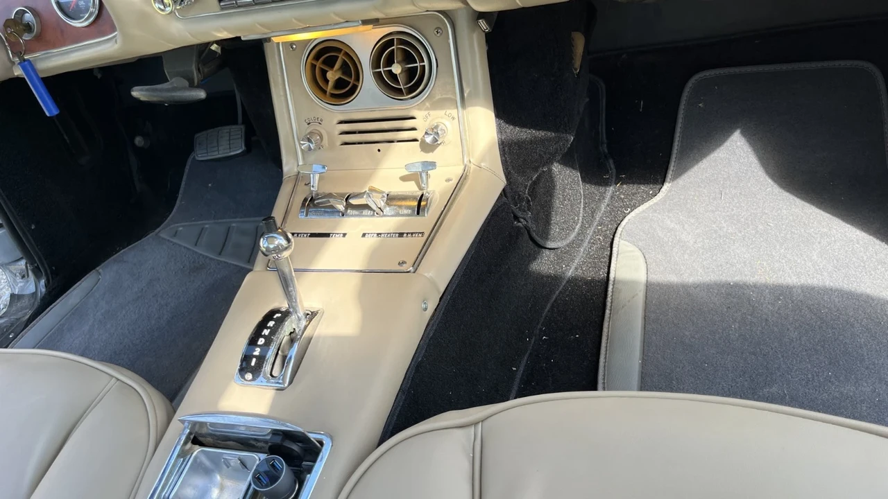 1963 Studebaker Avanti - Image 23 of 31