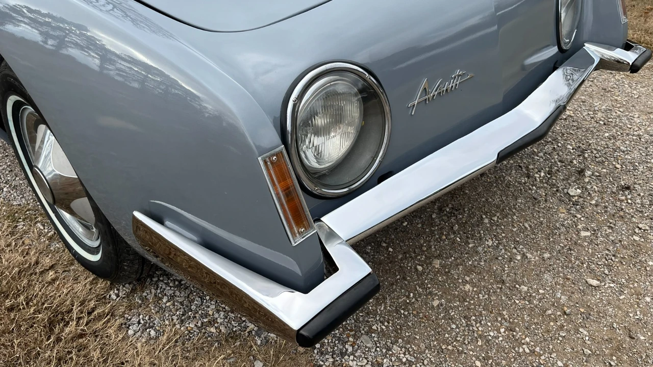 1963 Studebaker Avanti - Image 14 of 21