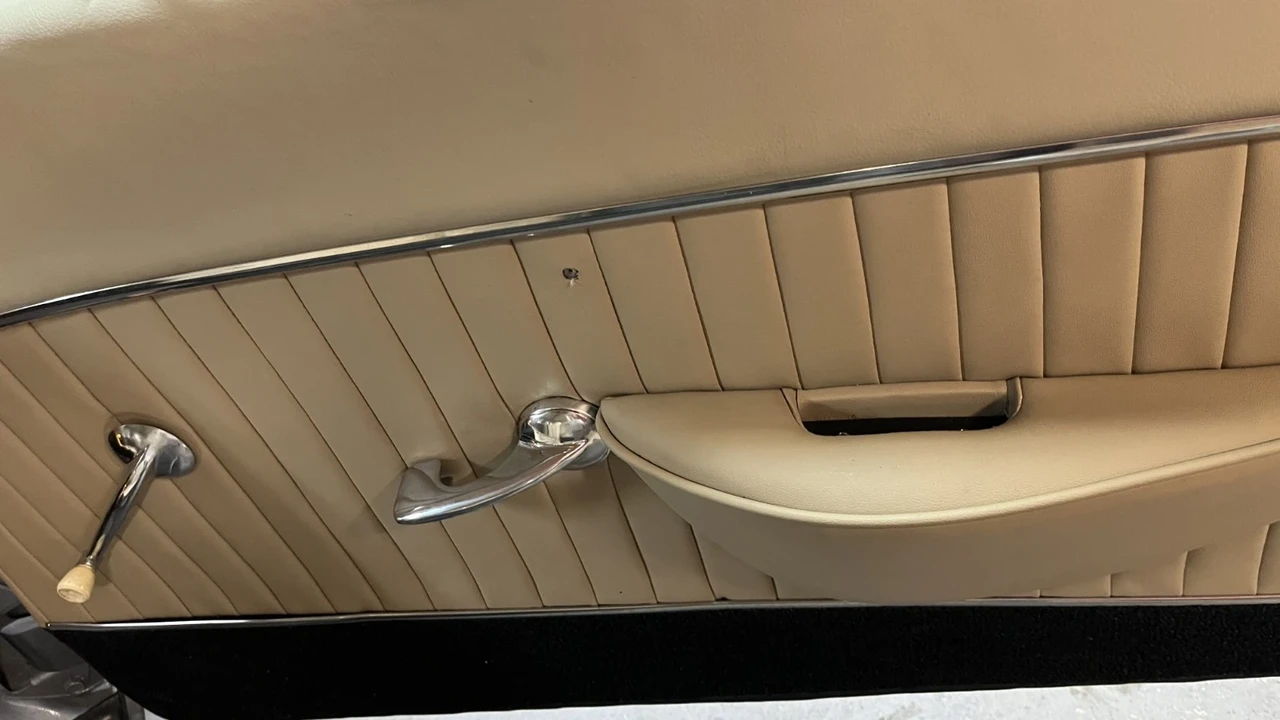 1963 Studebaker Avanti - Image 17 of 21