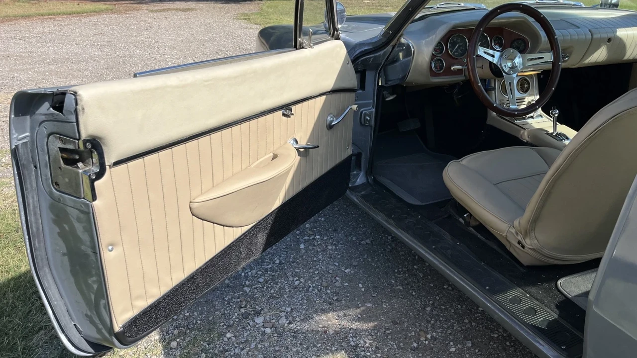 1963 Studebaker Avanti - Image 18 of 21