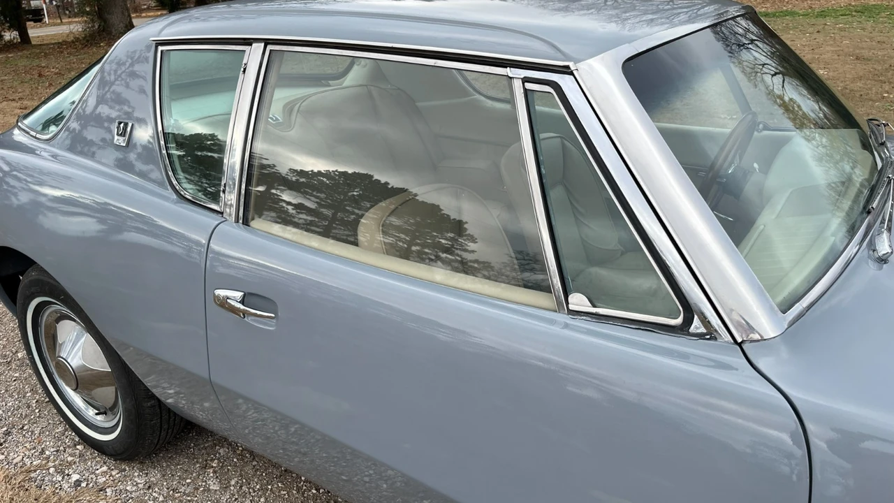 1963 Studebaker Avanti - Image 12 of 21