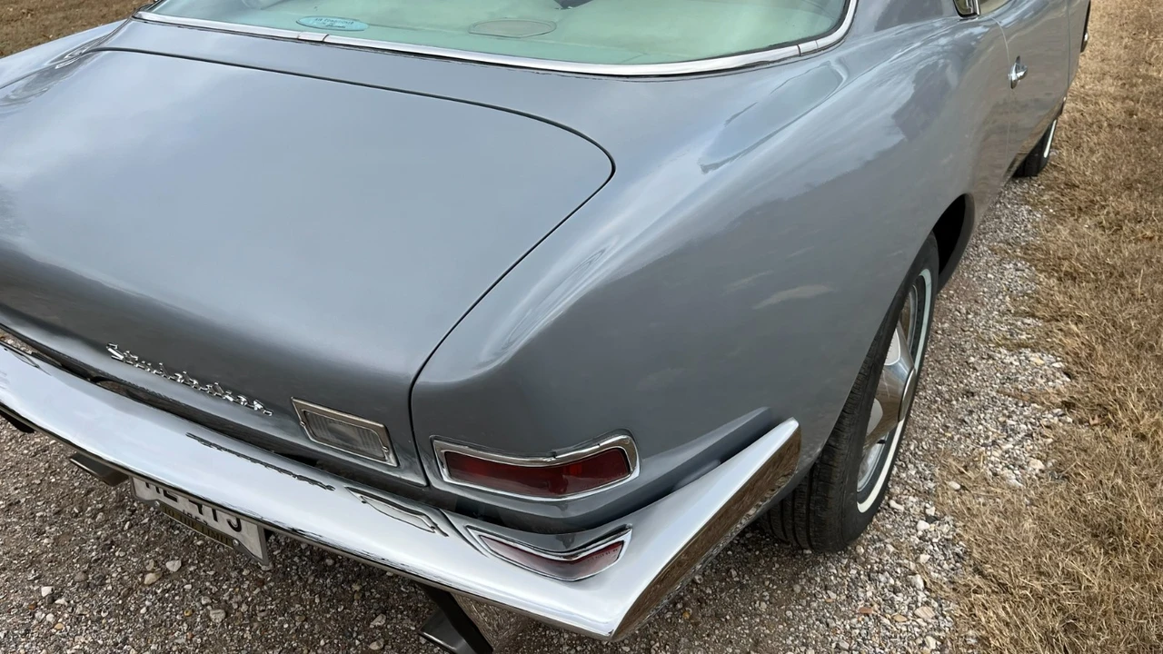 1963 Studebaker Avanti - Image 10 of 21