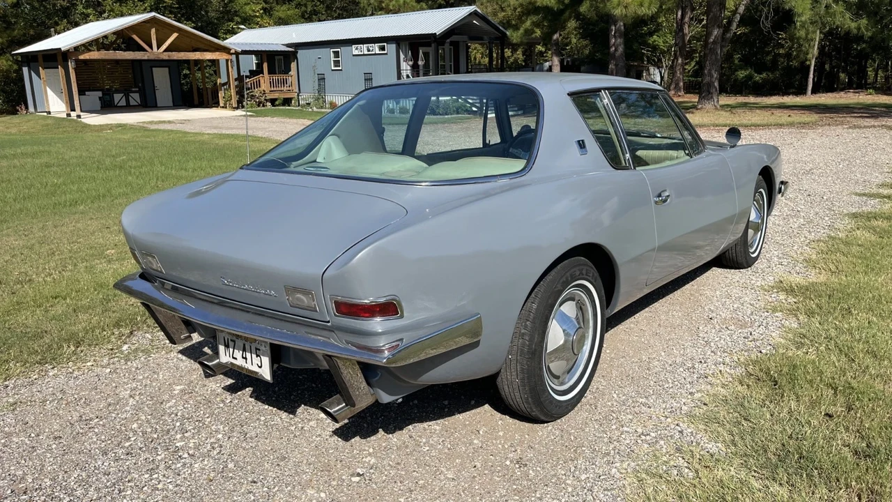1963 Studebaker Avanti - Image 5 of 21