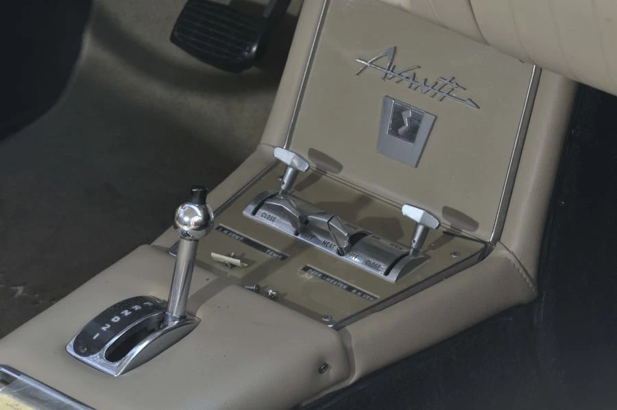 1963 Studebaker Avanti - Image 6 of 11