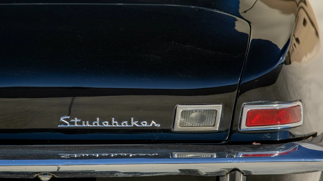 1963 Studebaker Avanti - Image 10 of 20