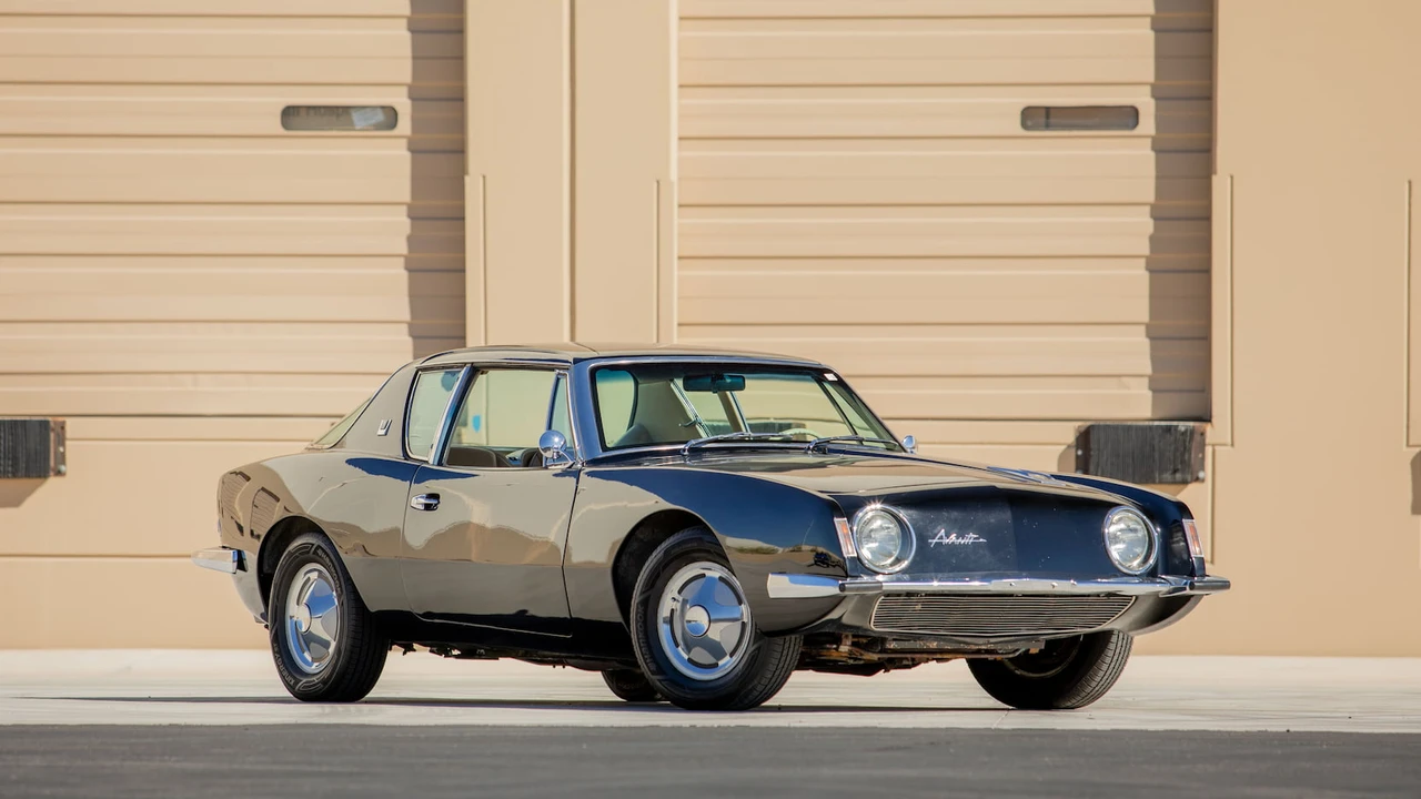 1963 Studebaker Avanti - Image 11 of 20