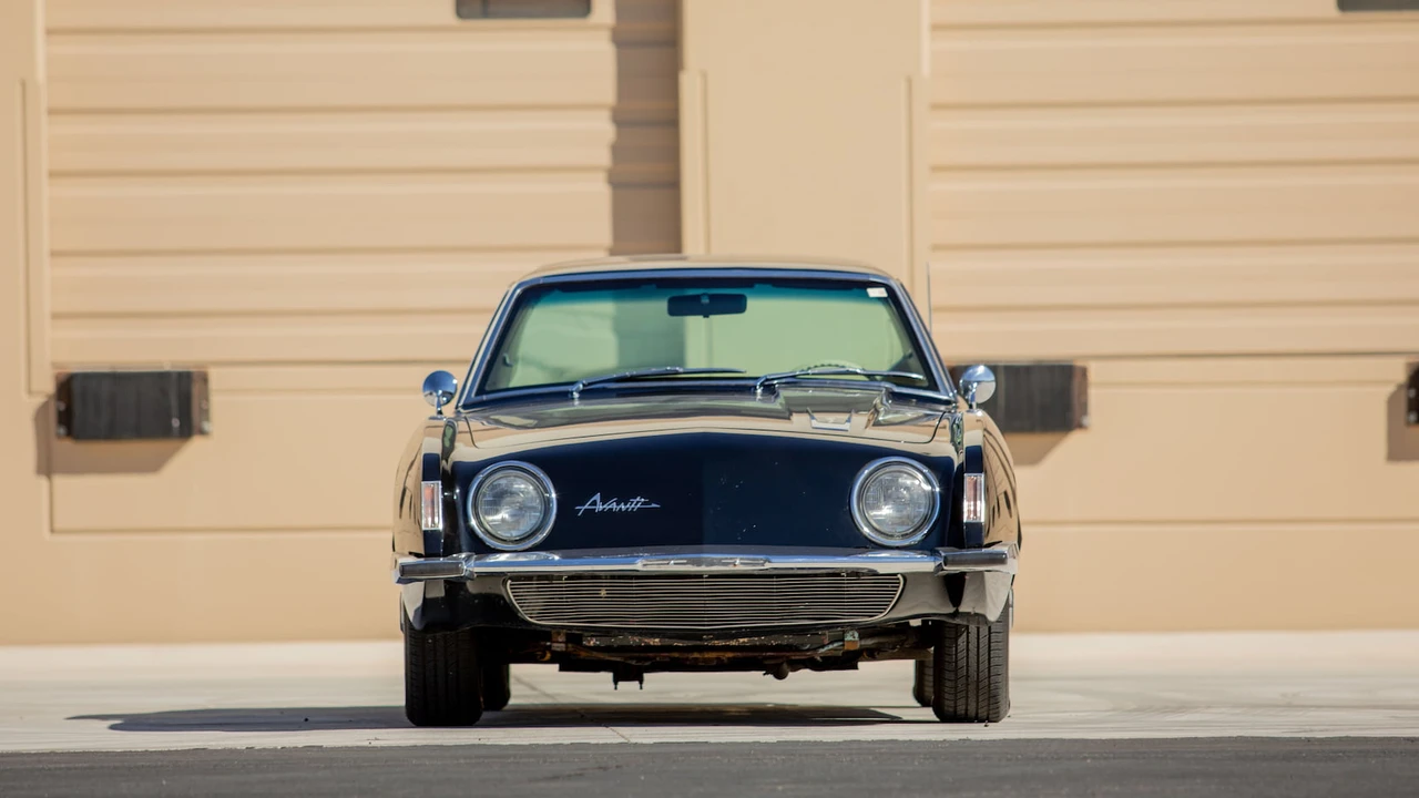 1963 Studebaker Avanti - Image 13 of 20