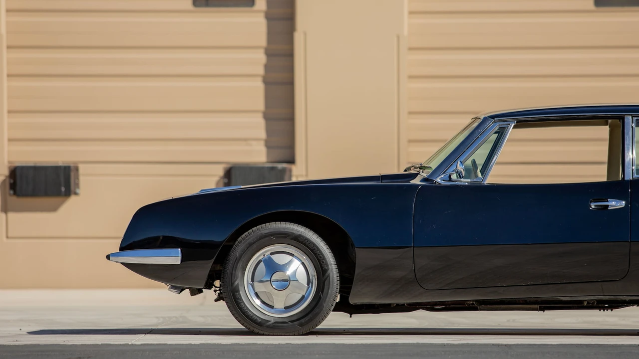 1963 Studebaker Avanti - Image 15 of 20