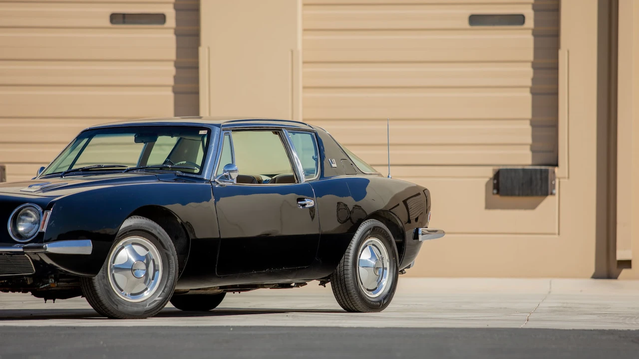 1963 Studebaker Avanti - Image 17 of 20