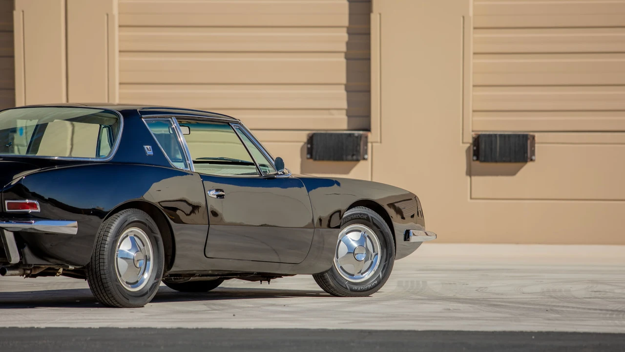 1963 Studebaker Avanti - Image 18 of 20