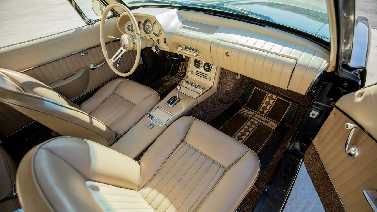 1963 Studebaker Avanti - Image 5 of 20