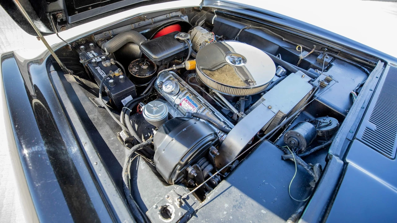 1963 Studebaker Avanti - Image 6 of 20