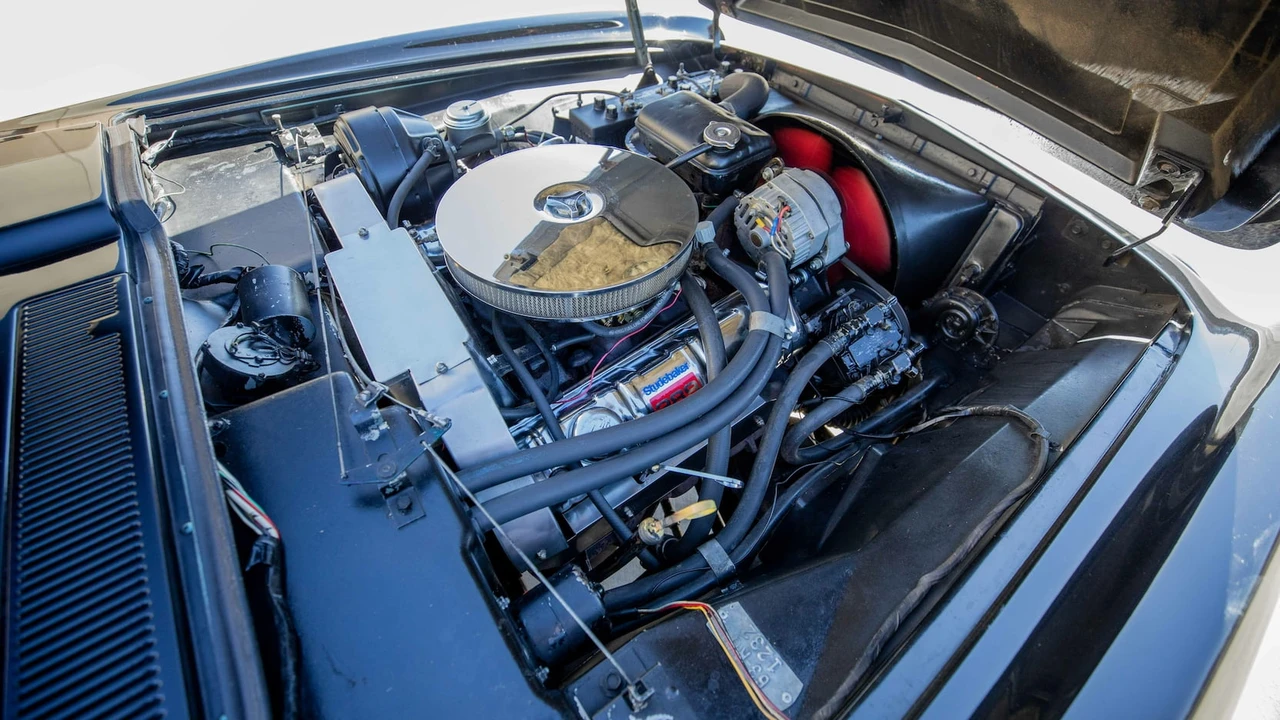 1963 Studebaker Avanti - Image 7 of 20