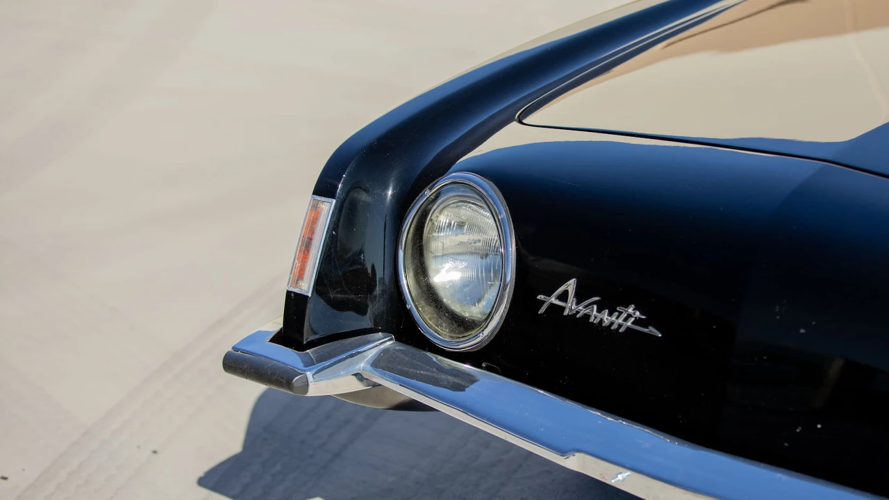 1963 Studebaker Avanti - Image 9 of 20