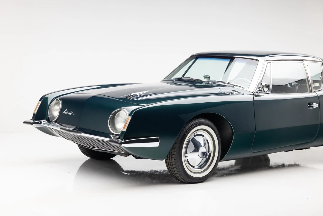 1963 Studebaker Avanti - Image 10 of 31