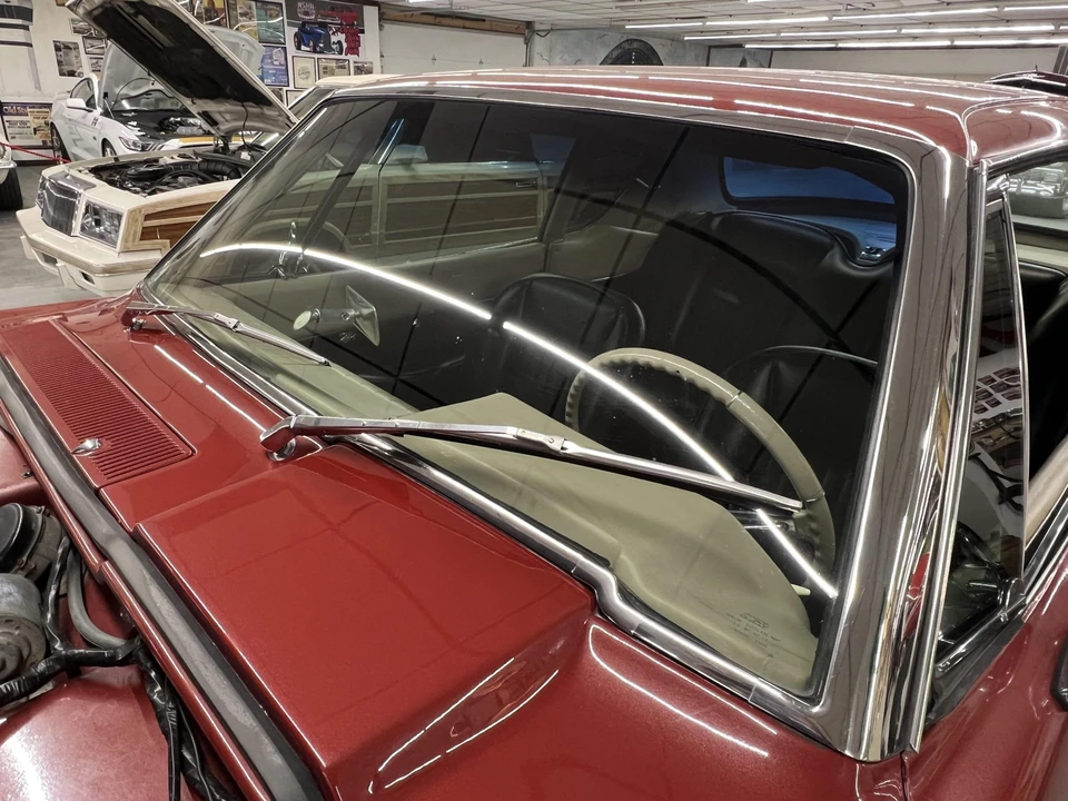 1963 Studebaker Avanti - Image 13 of 31