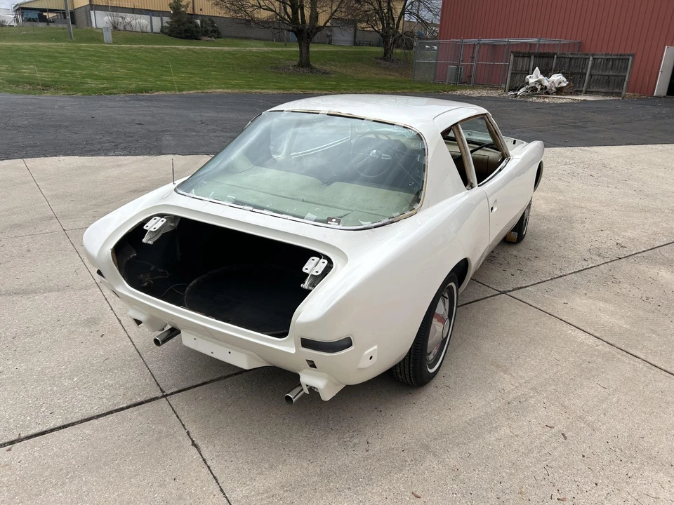 1963 Studebaker Avanti - Image 10 of 31