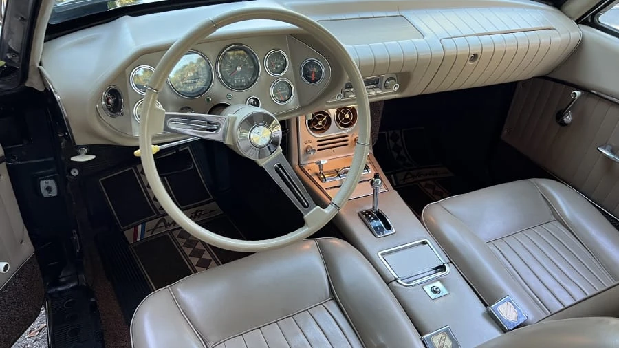 1963 Studebaker Avanti - Image 9 of 31