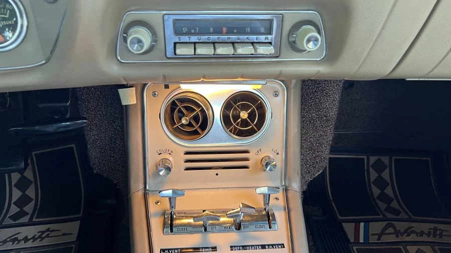 1963 Studebaker Avanti - Image 21 of 31