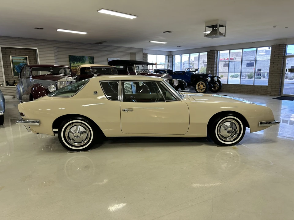 1963 Studebaker Avanti - Image 24 of 31