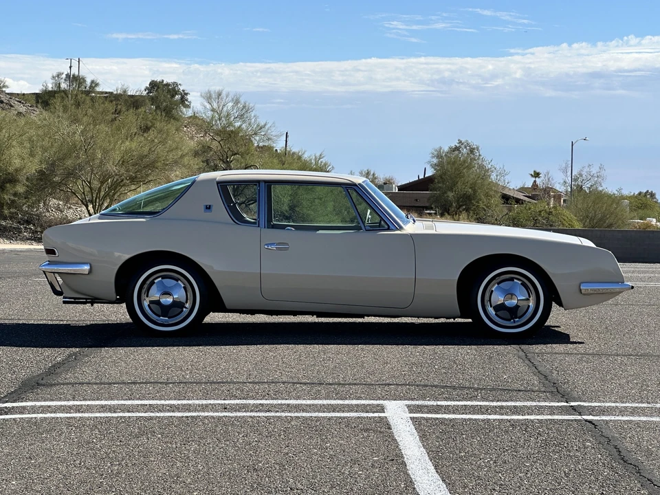 1963 Studebaker Avanti - Image 9 of 31