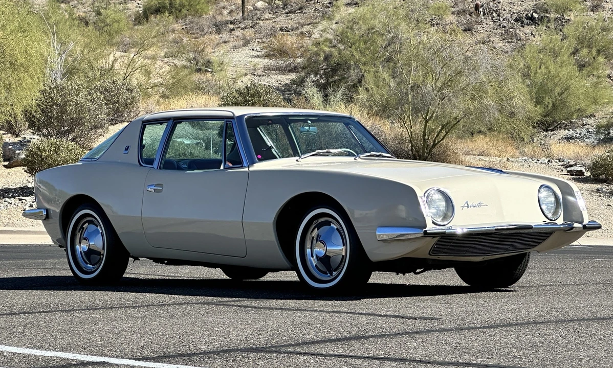 1963 Studebaker Avanti - Image 8 of 31