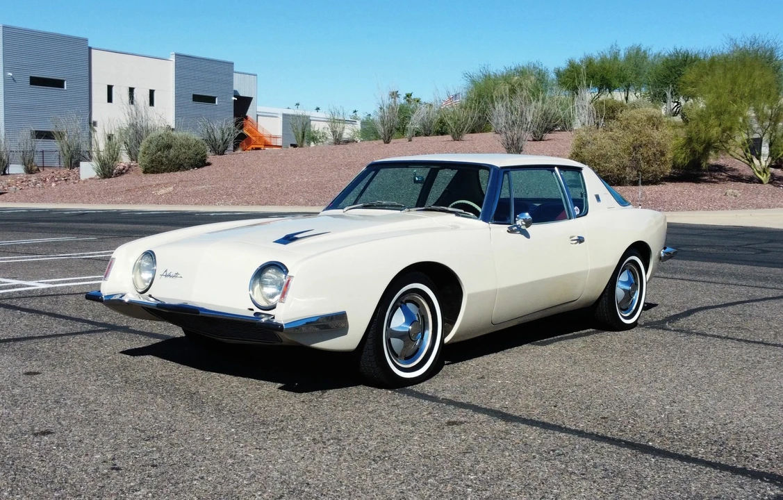 1963 Studebaker Avanti - Image 4 of 31