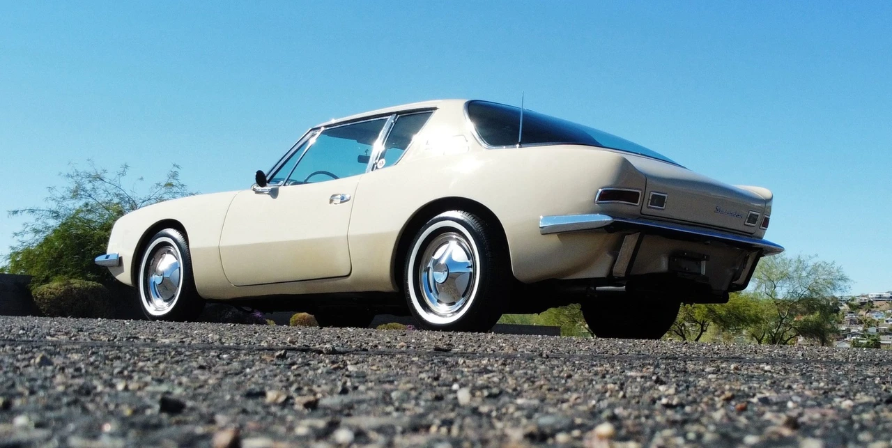1963 Studebaker Avanti - Image 16 of 31