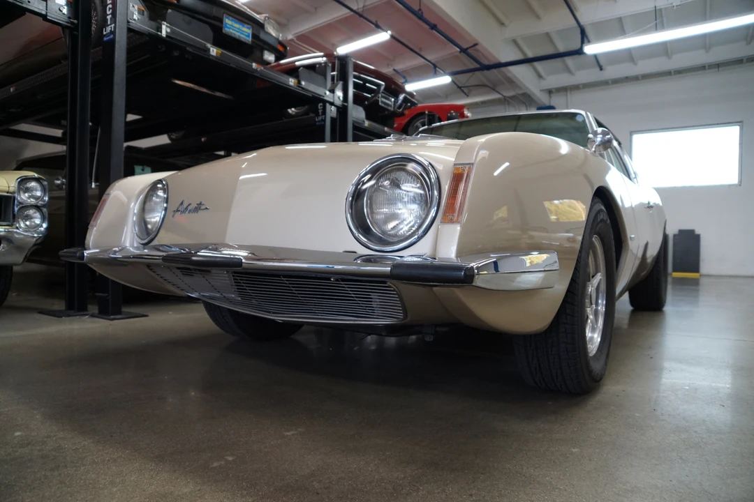1963 Studebaker Avanti - Image 4 of 31