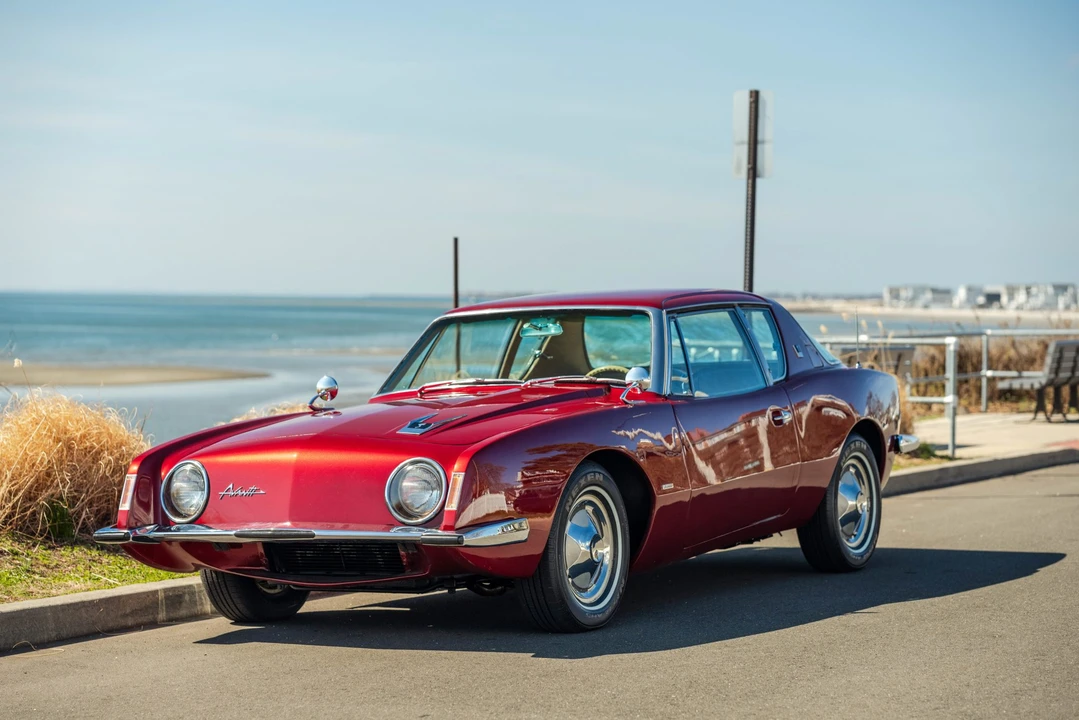 1963 Studebaker Avanti - Image 10 of 31