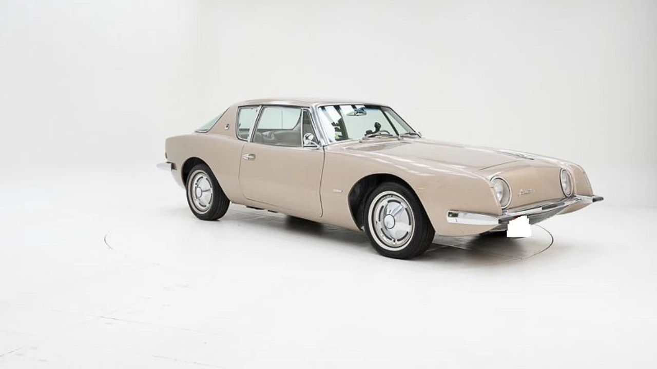 1963 Studebaker Avanti - Image 10 of 31