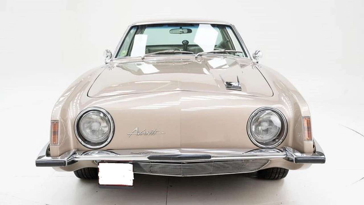 1963 Studebaker Avanti - Image 13 of 31