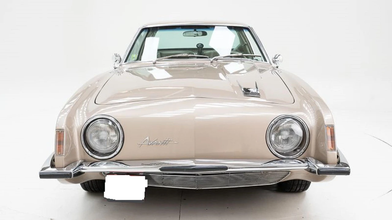 1963 Studebaker Avanti - Image 12 of 31