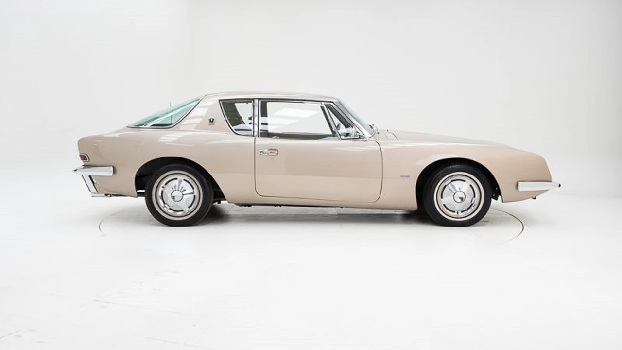 1963 Studebaker Avanti - Image 8 of 31
