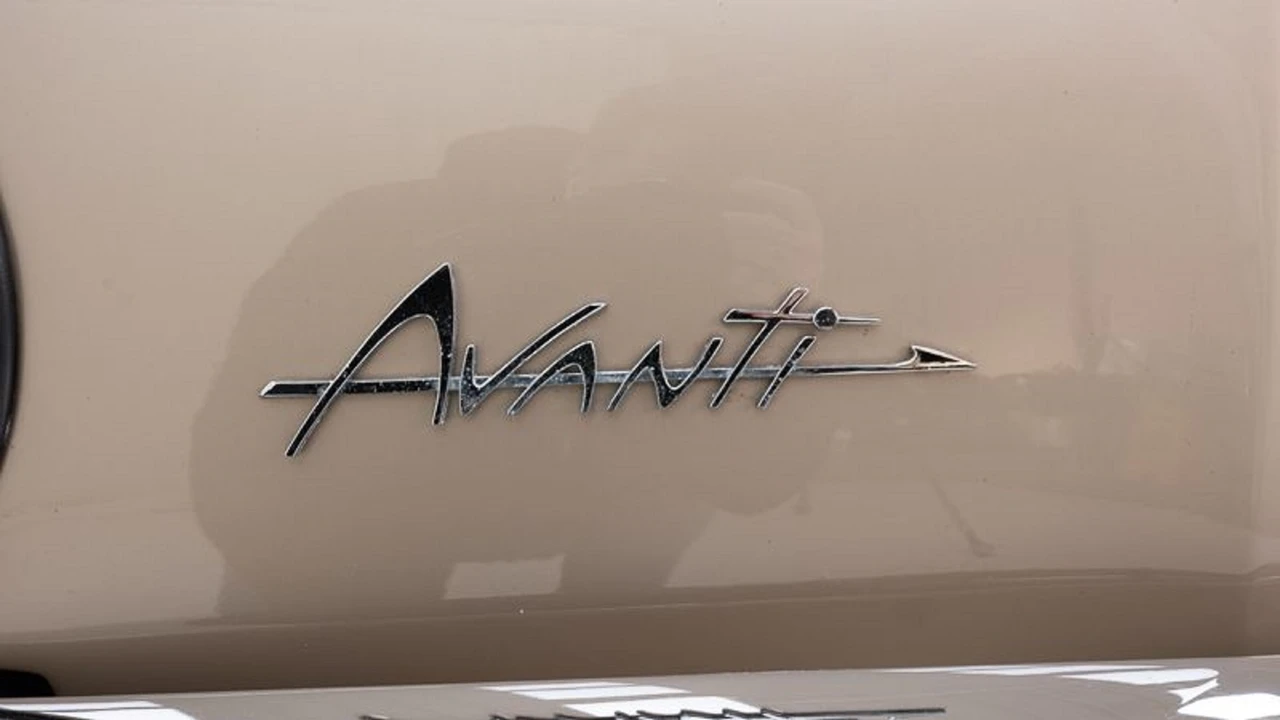 1963 Studebaker Avanti - Image 30 of 31