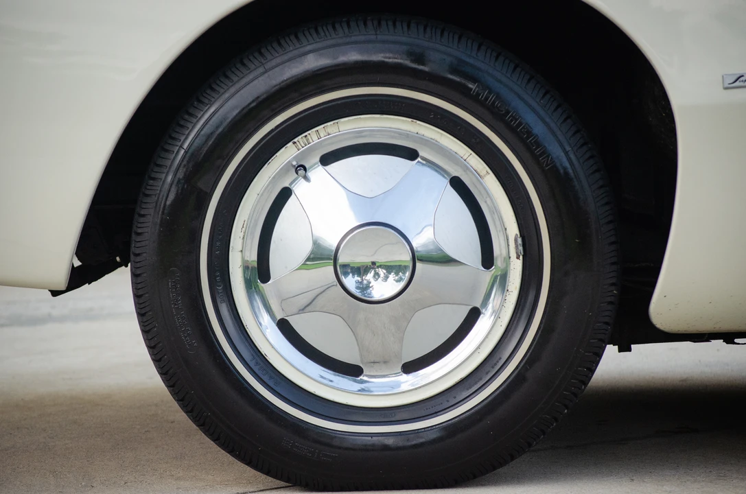 1963 Studebaker Avanti - Image 24 of 31