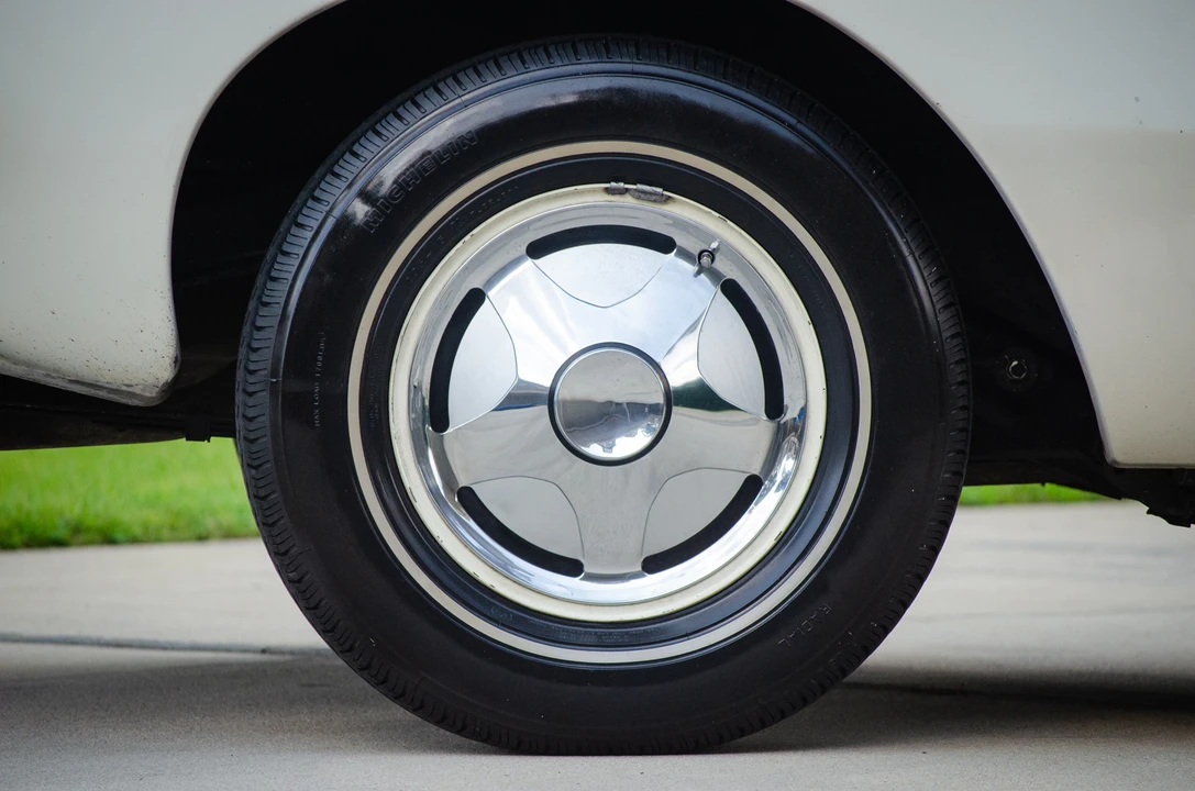 1963 Studebaker Avanti - Image 23 of 31