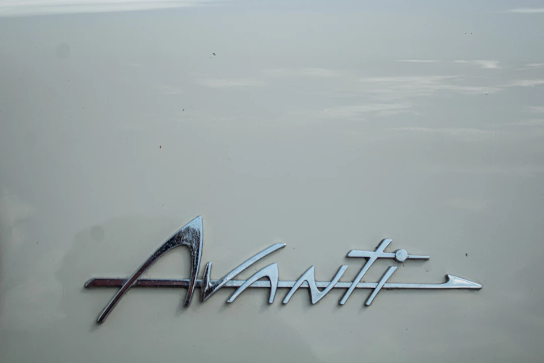 1963 Studebaker Avanti - Image 10 of 31