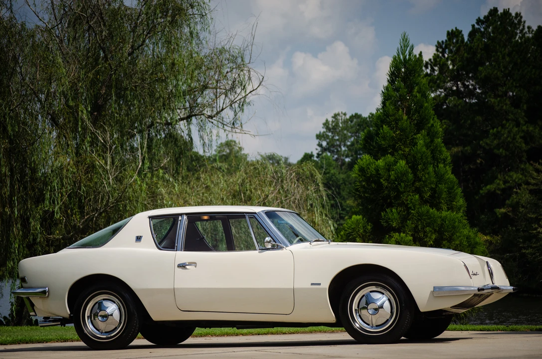 1963 Studebaker Avanti - Image 3 of 31