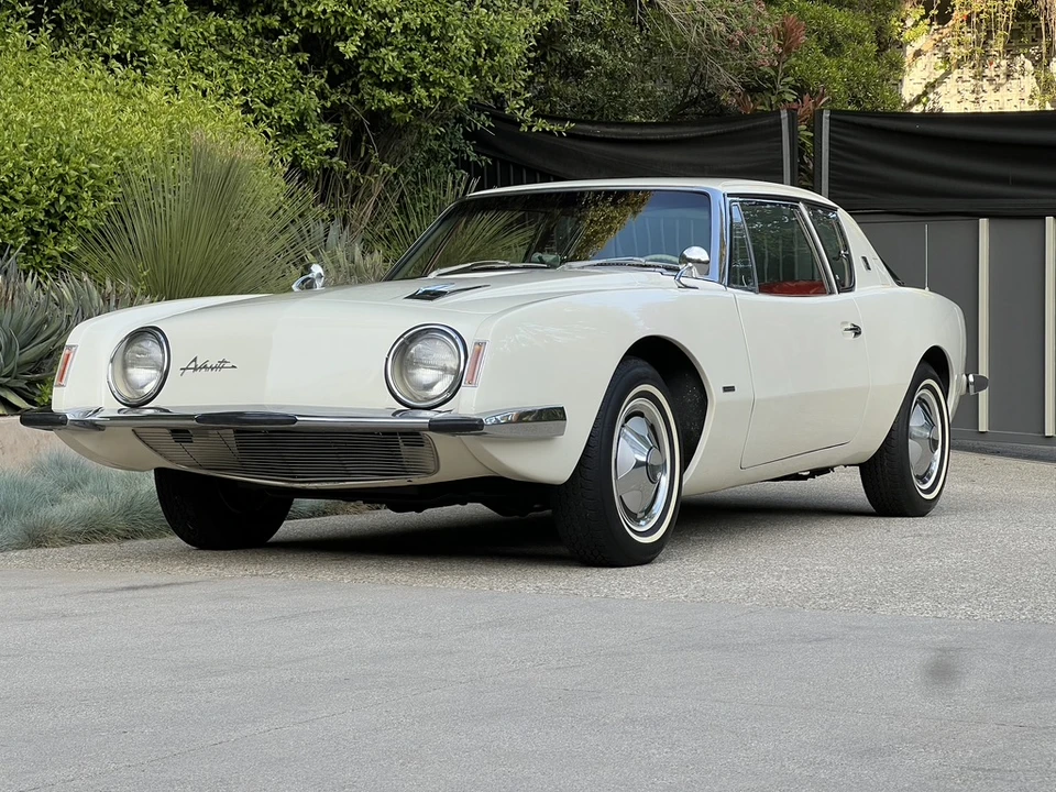 1963 Studebaker Avanti - Image 10 of 31